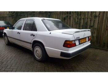 Легковой автомобиль Mercedes Benz 200-serie 250 D