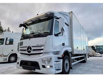 Грузовик с закрытым кузовом Mercedes-Benz Actros 1833L Makuuohjaamo KSA