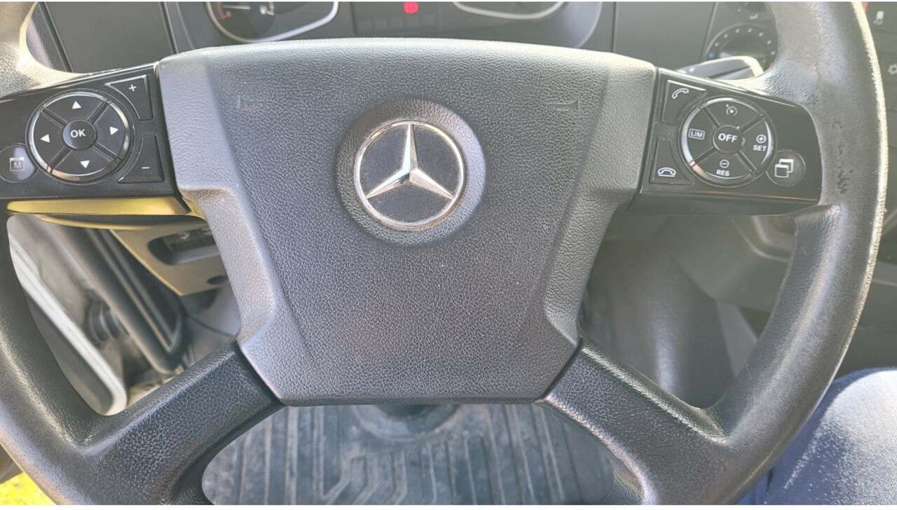 Грузовик с закрытым кузовом Mercedes Atego 1624 4X2 Euro 6 Closed Box Loading lift 6 Cyl: фото 11