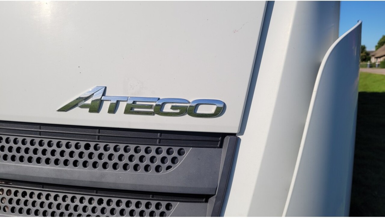 Грузовик с закрытым кузовом Mercedes Atego 1624 4X2 Euro 6 Closed Box Loading lift 6 Cyl: фото 20