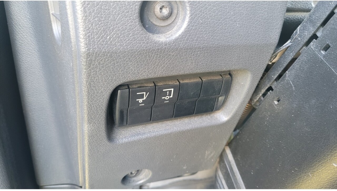Грузовик с закрытым кузовом Mercedes Atego 1624 4X2 Euro 6 Closed Box Loading lift 6 Cyl: фото 17