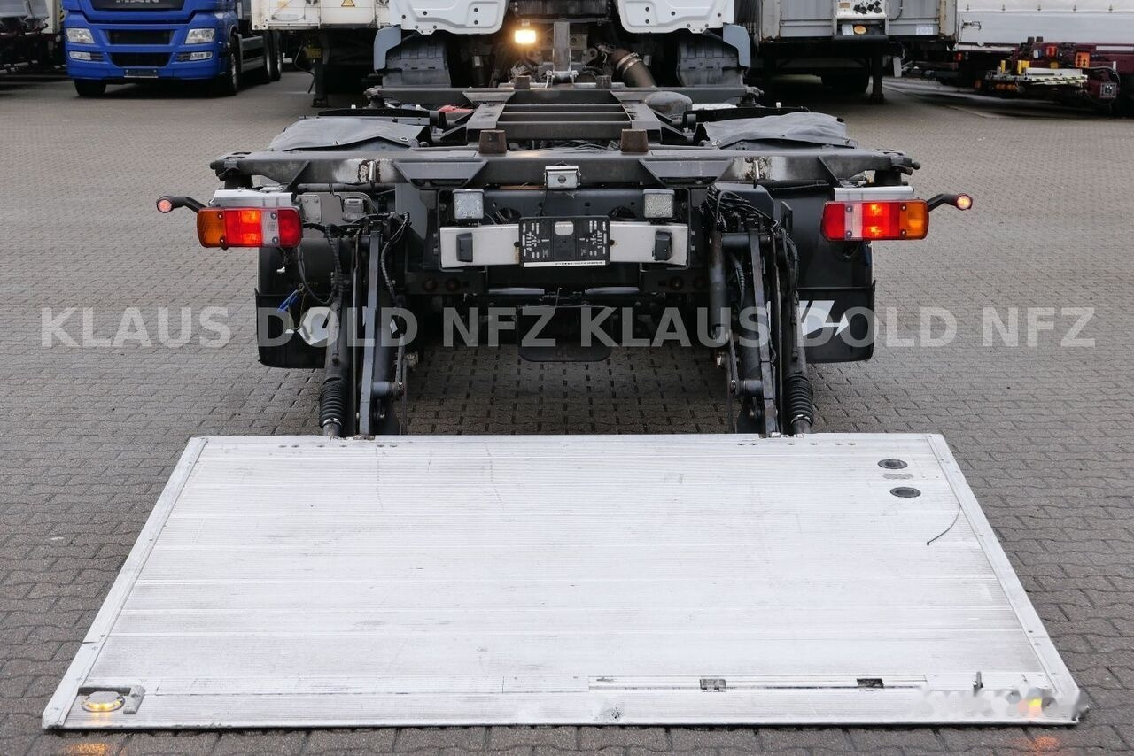 Грузовик-контейнеровоз/ Сменный кузов Mercedes-Benz Actros 2540 6x2 BDF Container truck + tail lift: фото 16