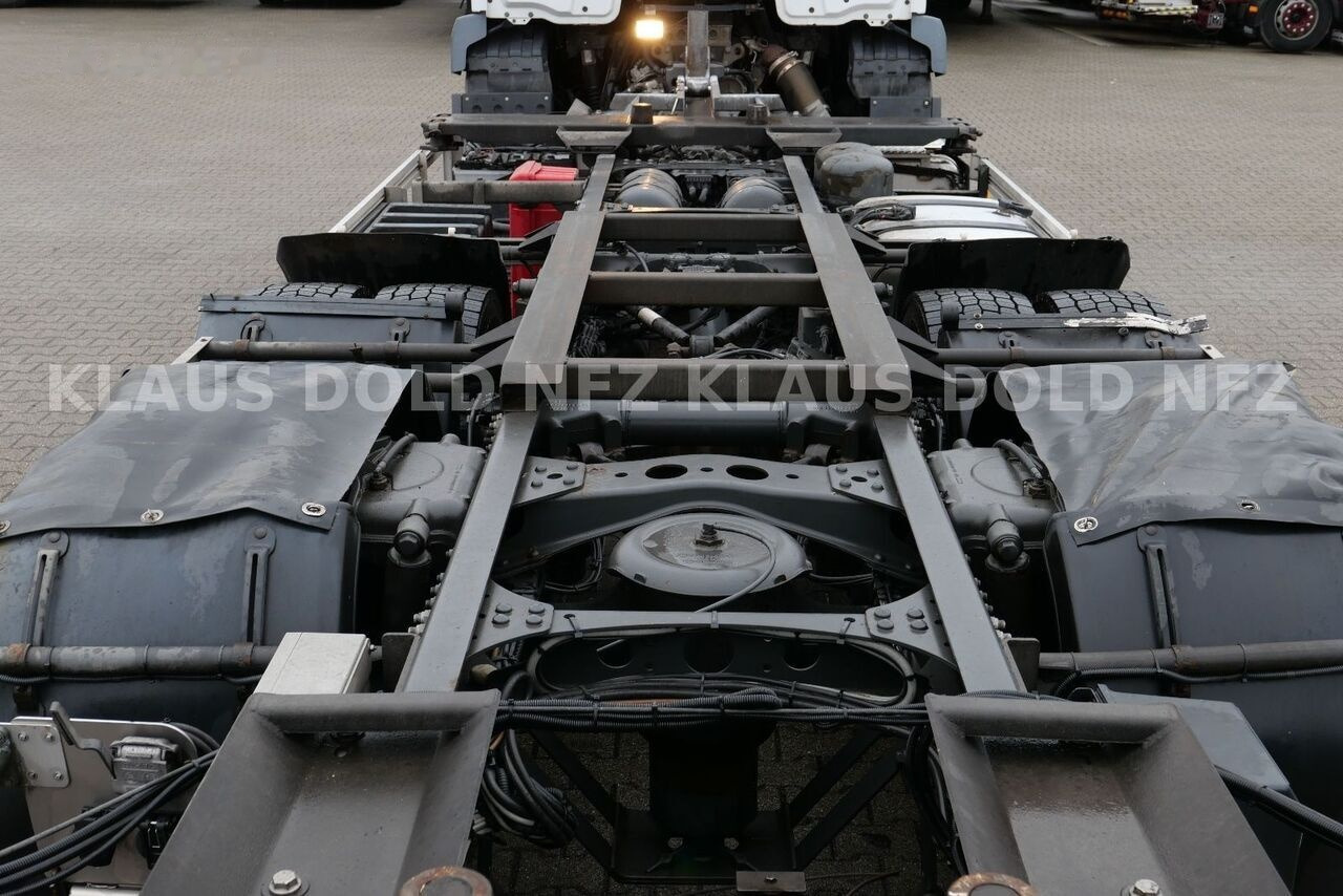 Грузовик-контейнеровоз/ Сменный кузов Mercedes-Benz Actros 2540 6x2 BDF Container truck + tail lift: фото 18