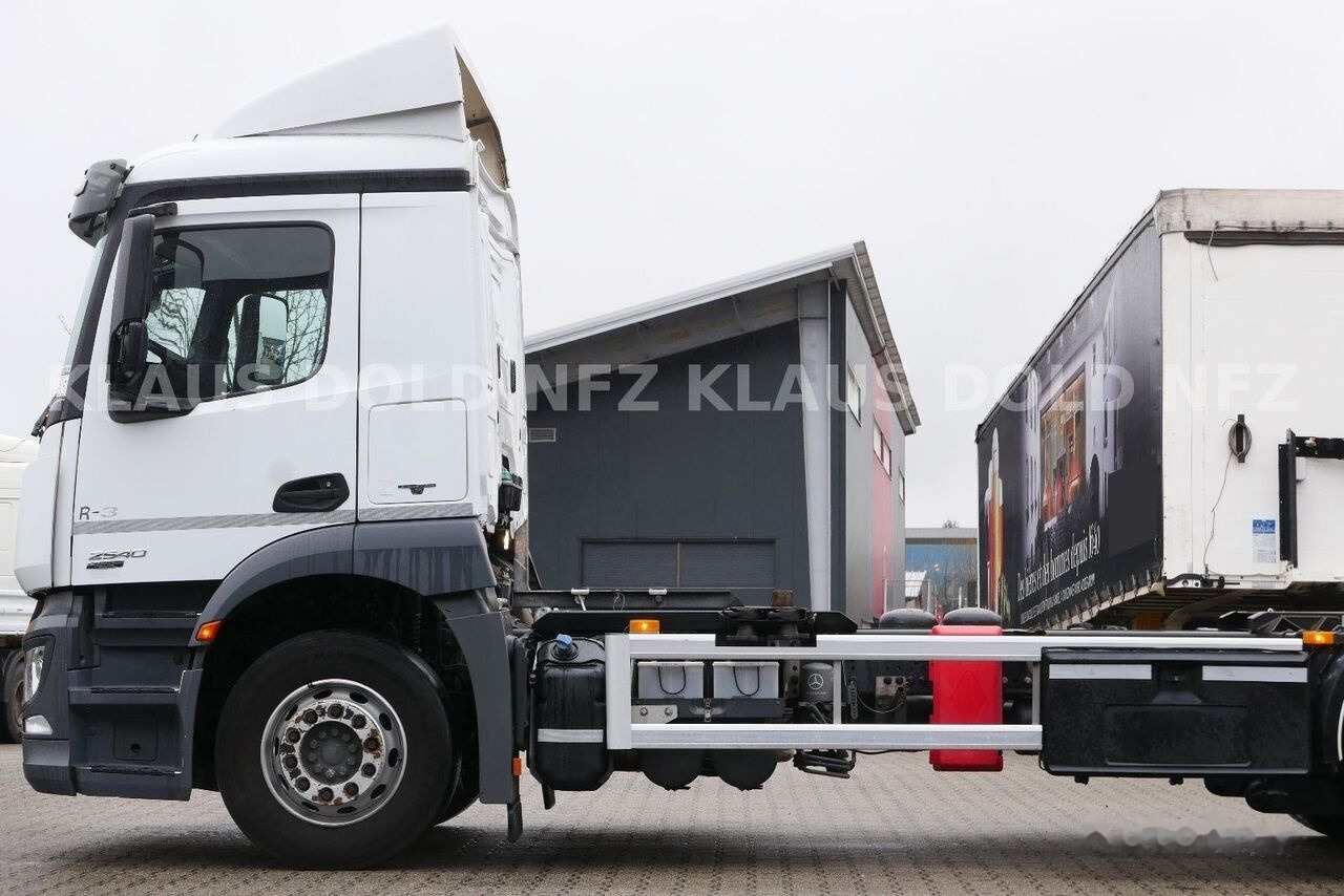 Грузовик-контейнеровоз/ Сменный кузов Mercedes-Benz Actros 2540 6x2 BDF Container truck + tail lift: фото 11