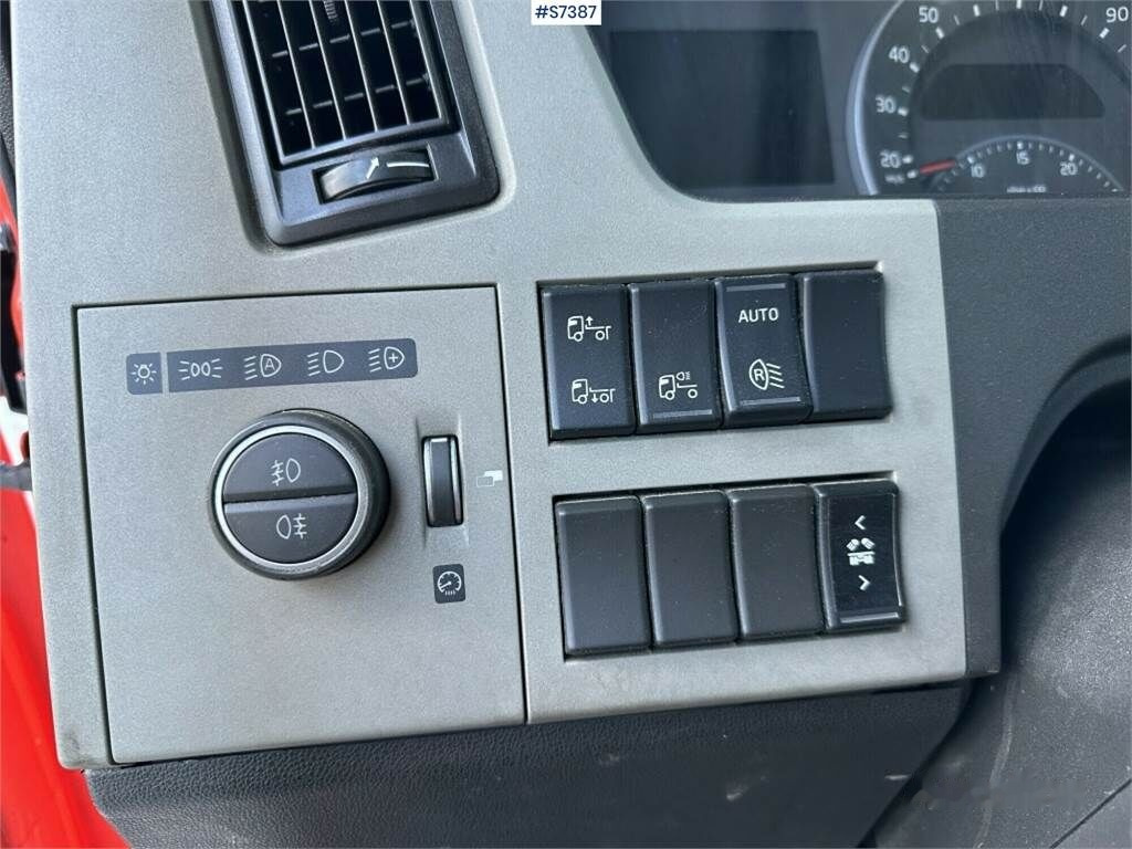 Грузовик бортовой/ Платформа, Автоманипулятор Volvo FM 420: фото 29