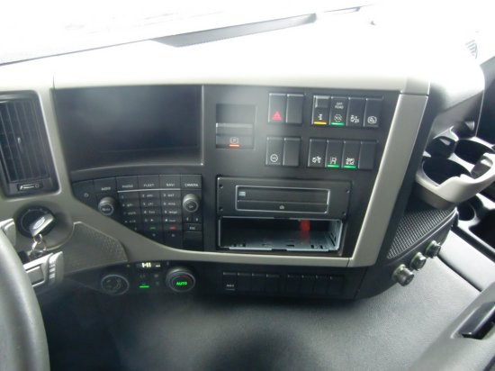 Грузовик с закрытым кузовом Volvo FM  420 Koffer mit Ladebordwand: фото 7