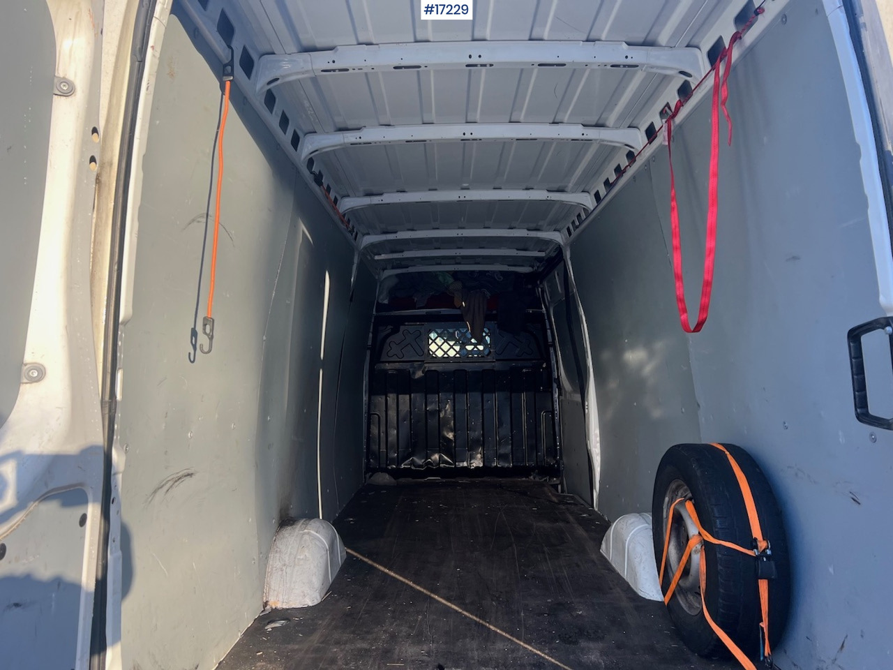 Цельнометаллический фургон Iveco Daily 35S16: фото 14