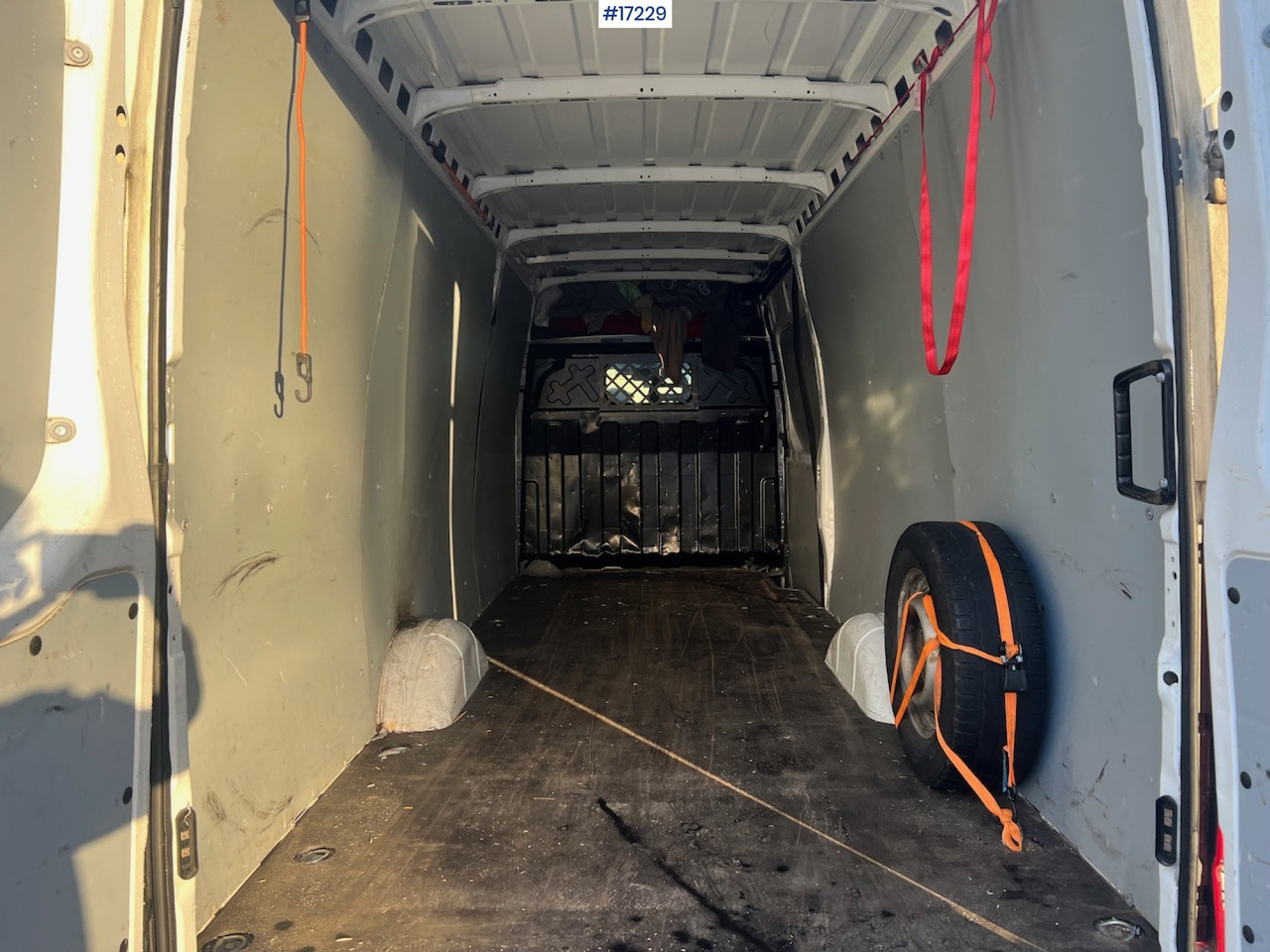 Цельнометаллический фургон Iveco Daily 35S16: фото 13