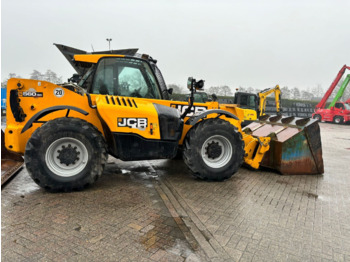 Телескопический погрузчик JCB