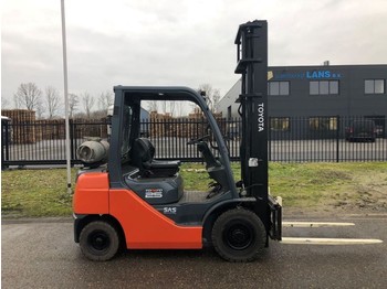 Вилочный погрузчик Toyota 02-8FGF25