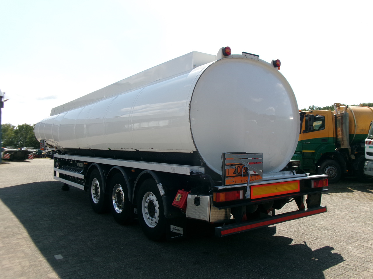 Полуприцеп-цистерна для транспортировки топлива Lakeland Fuel tank alu 42.8 m3 / 6 comp + pump: фото 4