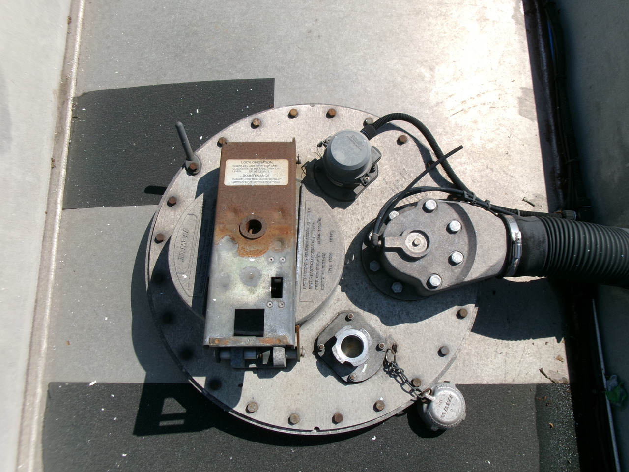 Полуприцеп-цистерна для транспортировки топлива Lakeland Fuel tank alu 42.8 m3 / 6 comp + pump: фото 20