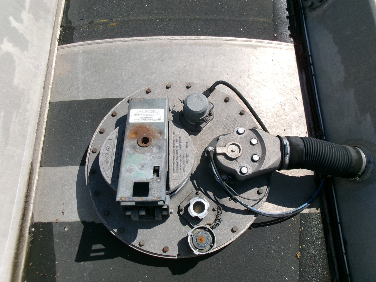 Полуприцеп-цистерна для транспортировки топлива Lakeland Fuel tank alu 42.8 m3 / 6 comp + pump: фото 16