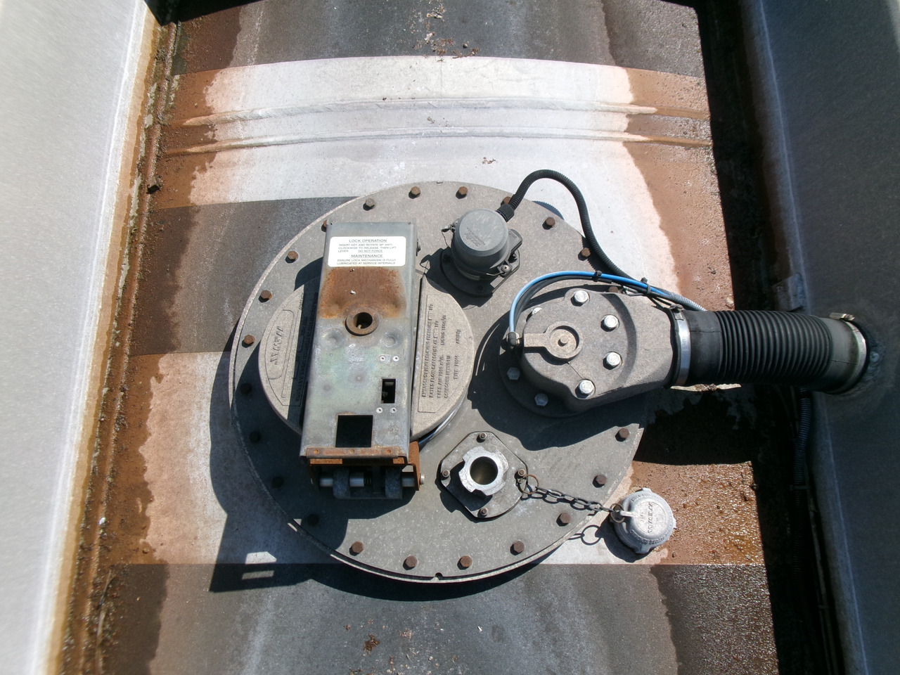 Полуприцеп-цистерна для транспортировки топлива Lakeland Fuel tank alu 42.8 m3 / 6 comp + pump: фото 26