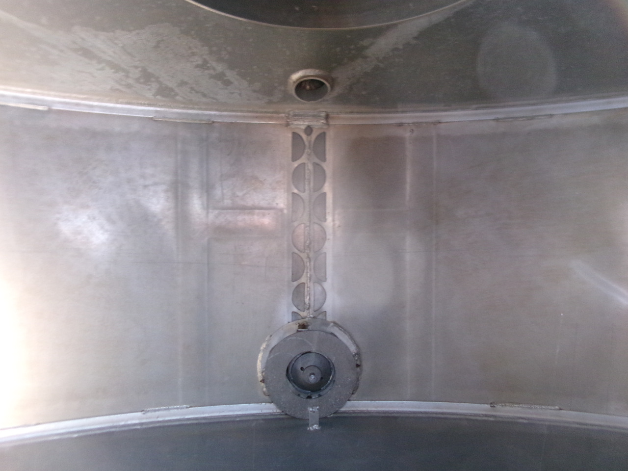 Полуприцеп-цистерна для транспортировки топлива Lakeland Fuel tank alu 42.8 m3 / 6 comp + pump: фото 27