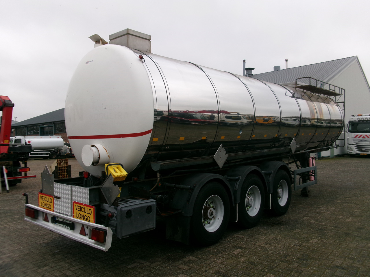 Полуприцеп-цистерна для транспортировки топлива Metalovouga Bitumen / heavy oil tank inox 26.9 m3 / 1 comp: фото 4