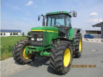 Колёсный трактор John Deere 7710