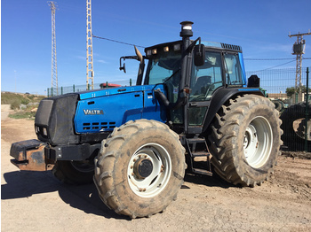 Колёсный трактор Valtra 8450