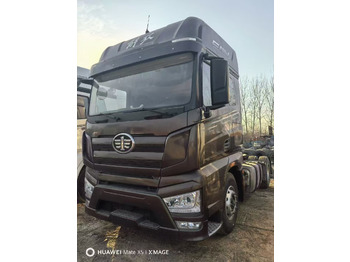 FAW J7 - Тягач