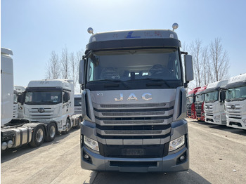 JAC  - Тягач
