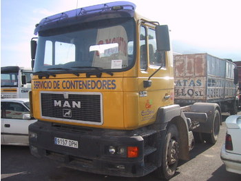 MAN  - Тягач