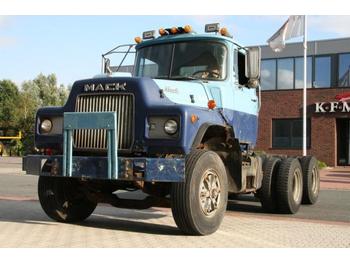 Mack DM 686 ST - Тягач
