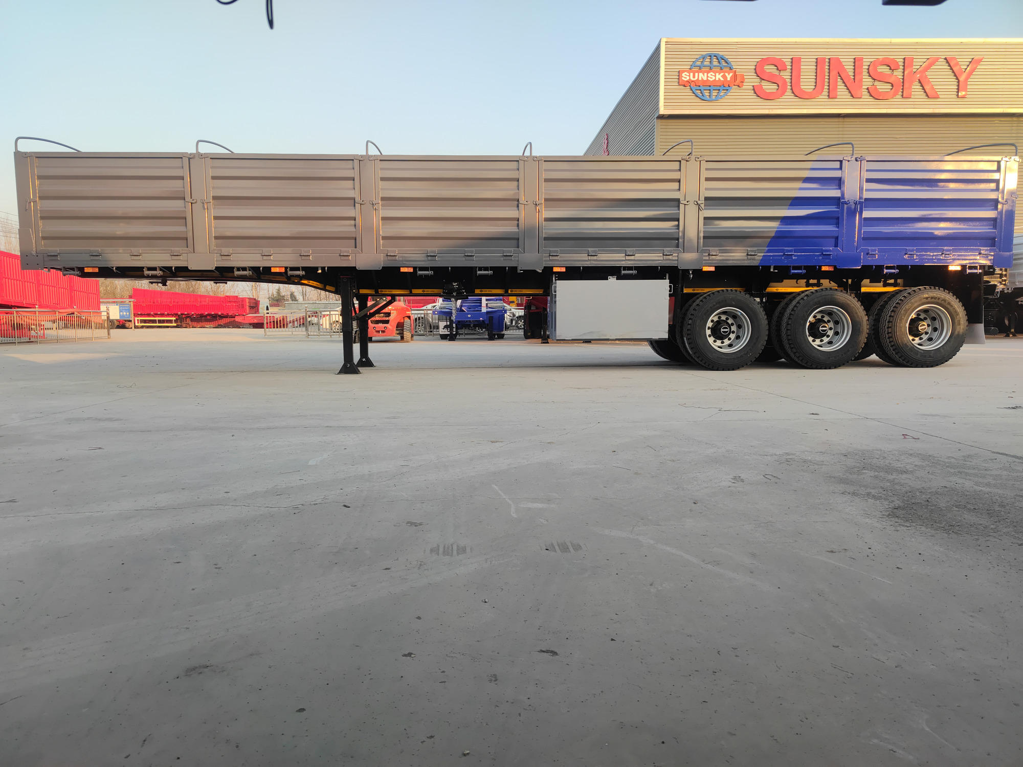 Xiamen Sunsky Vehicle Co.,Ltd - Грузовики SINOTRUK HOWO - Коробка передач: ручная undefined: фото 1