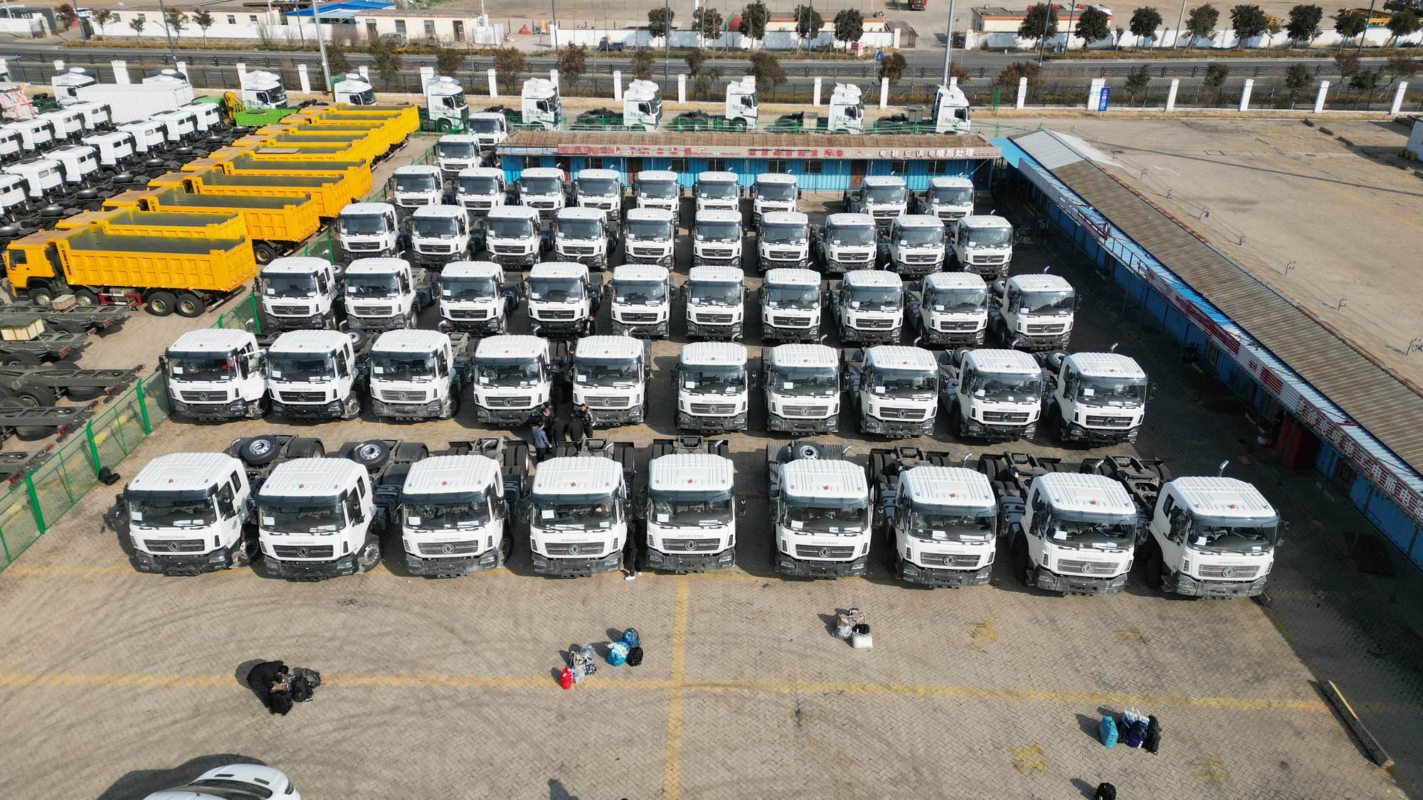 Qingdao Higher Weight Trade Co. LTD - Грузовики SINOTRUK - 6х4 undefined: фото 1
