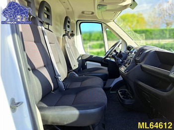 Фото интерьера 1: Цельнометаллический фургон Peugeot Boxer 2.0 Euro 6