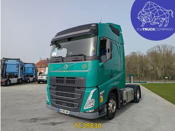 Тягач VOLVO