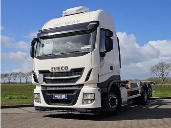 Грузовик-контейнеровоз/ Сменный кузов IVECO Stralis