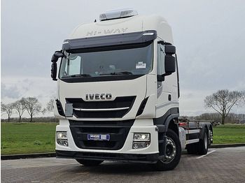 Грузовик-контейнеровоз/ Сменный кузов IVECO Stralis