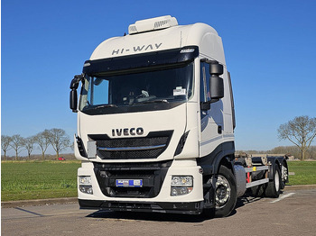 Грузовик-контейнеровоз/ Сменный кузов IVECO Stralis