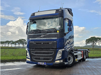 Грузовик-контейнеровоз/ Сменный кузов VOLVO FH 540