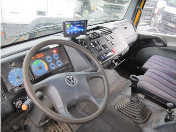Фото интерьера 1: Крюковой мультилифт Mercedes Atego 1823