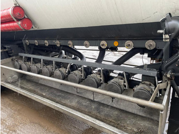 Полуприцеп-цистерна Trailor: фото 5