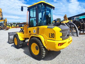 Колёсный погрузчик VOLVO L30