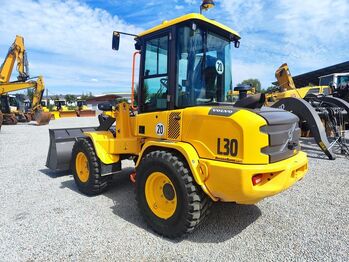 Колёсный погрузчик VOLVO L30