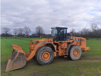 Колёсный погрузчик CASE