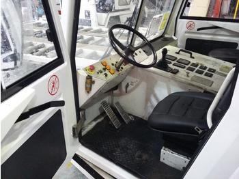 Аэродромный тягач Pushback TLD TMX400-27: фото 4 Аэродромный тягач Pushback TLD TMX400-27: фото 4