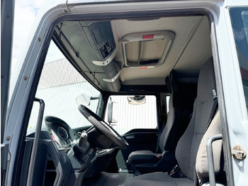 Фото интерьера 1: Самосвал MAN TGL 8.180 4x2 BB Doka TGL 8.180 4x2 BB Doka, 2x AHK Фото интерьера 1: Самосвал MAN TGL 8.180 4x2 BB Doka TGL 8.180 4x2 BB Doka, 2x AHK