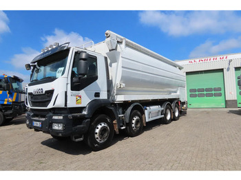 Грузовик-цистерна IVECO EuroTrakker