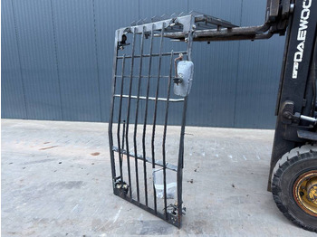 Кабина и интерьер CATERPILLAR