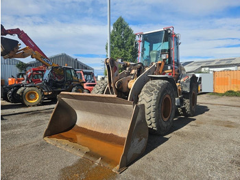 Колёсный погрузчик CASE