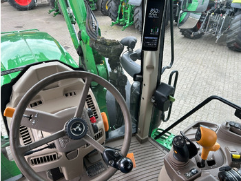 Трактор John Deere 6155M: фото 3