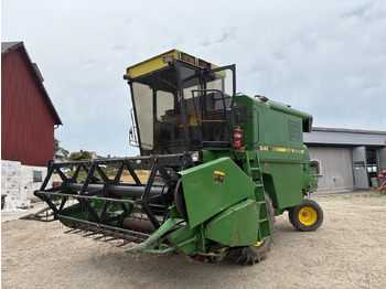 Зерноуборочный комбайн JOHN DEERE