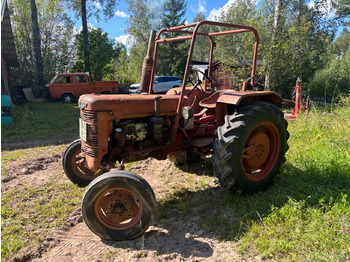 Трактор McCORMICK