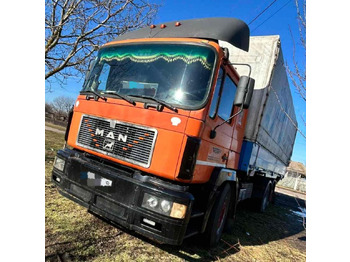Тентованный грузовик MAN
