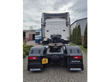 Тягач Scania R450: фото 5