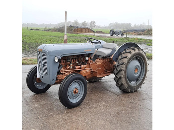 Трактор MASSEY FERGUSON